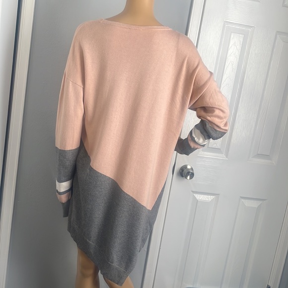 Vince Camuto Oversized Dusty Rose Shark Hem Long Sleeve Tunic Varsity Sweater - Picture 5 of 8